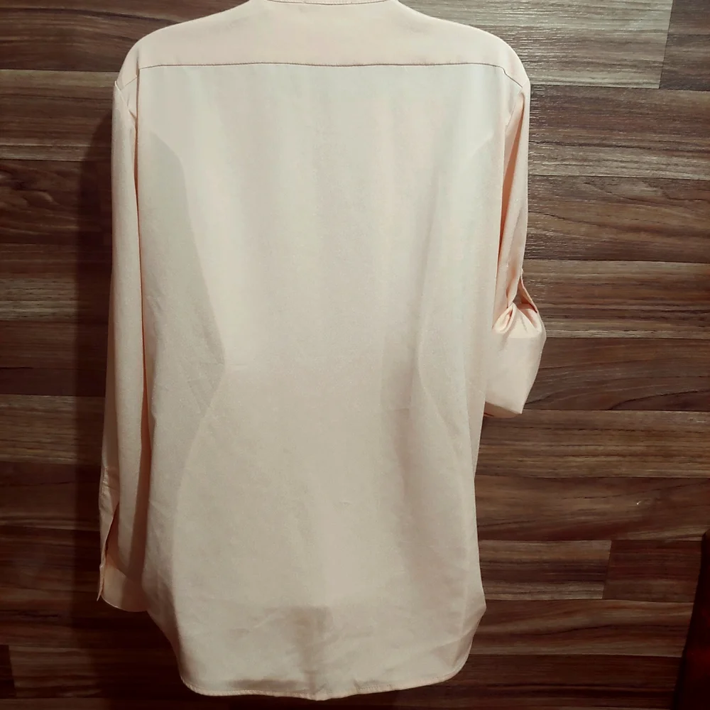 🎉🛍 Calvin Klein light pink button down blouse with gold buttons - Picture 7 of 8
